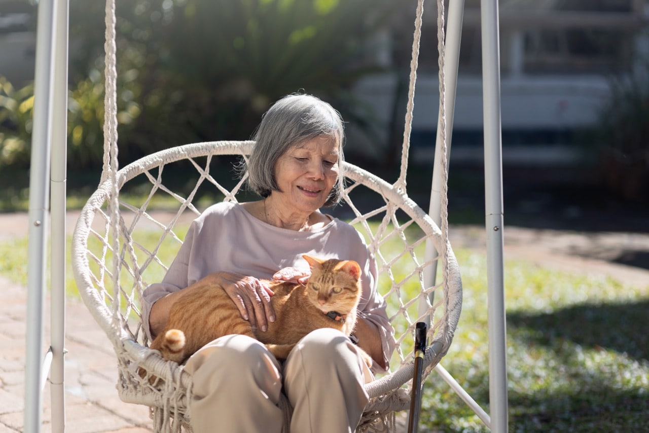 Benefits of Animal Therapy for Seniors With Dementia Eden Senior Care